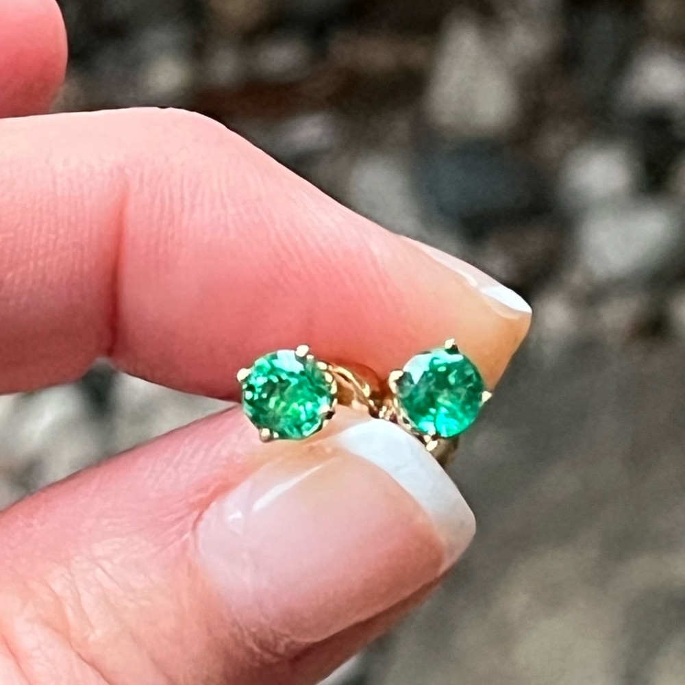EMERALD STUDS—GORGEOUS TO THE MAX—ROUND .97 TCW UNTREATED-NO HEAT EMERALDS 14KT - Picture 10 of 15